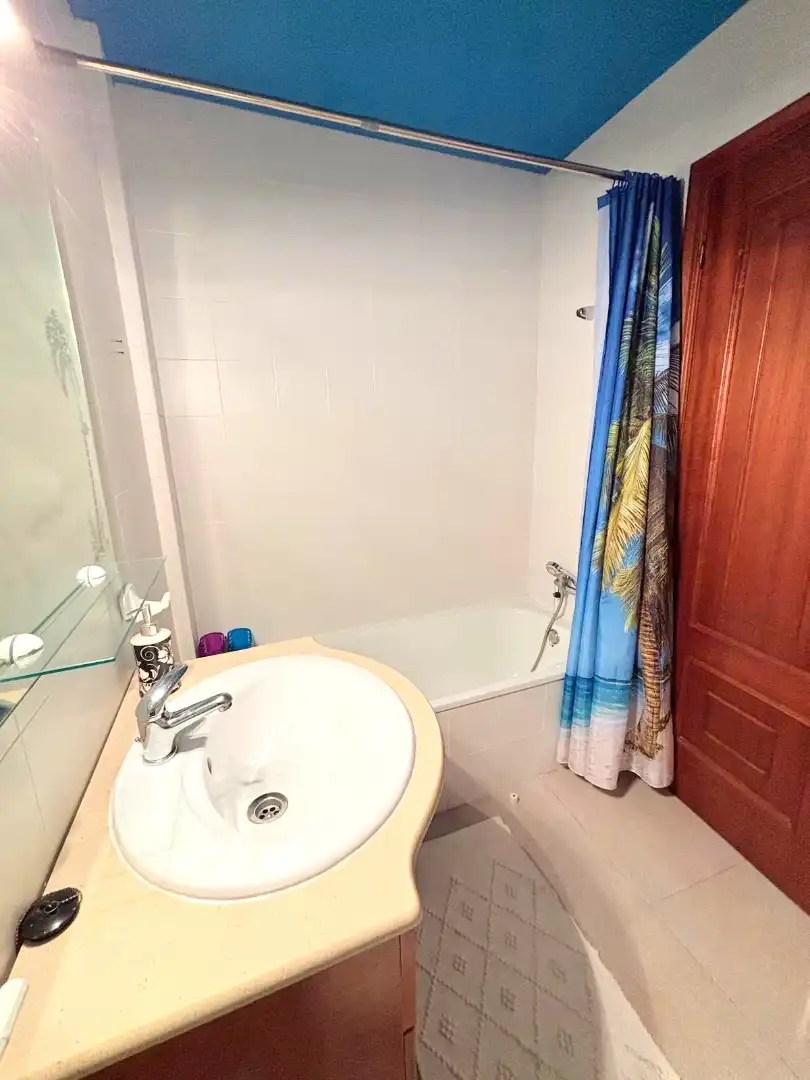 Baño de Piso en venta en Ares con Trastero, Amueblado y Horno