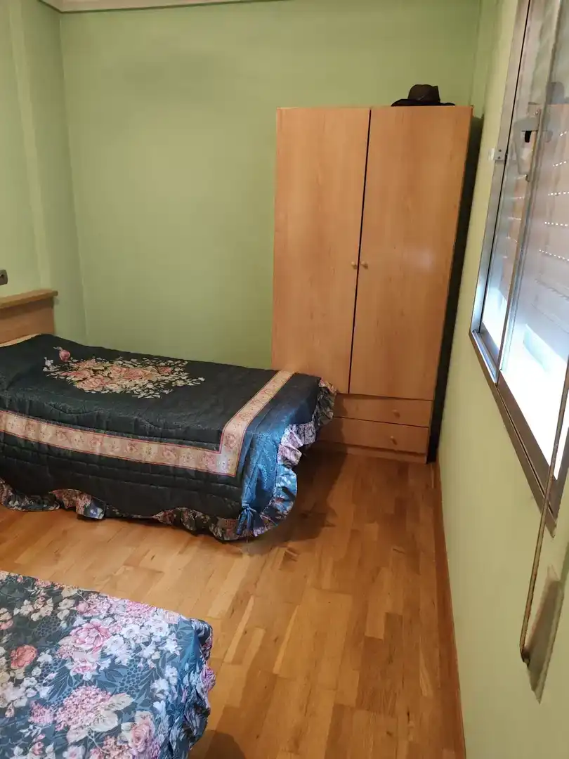 Habitación de Piso de alquiler en Guardo con Amueblado y Balcón