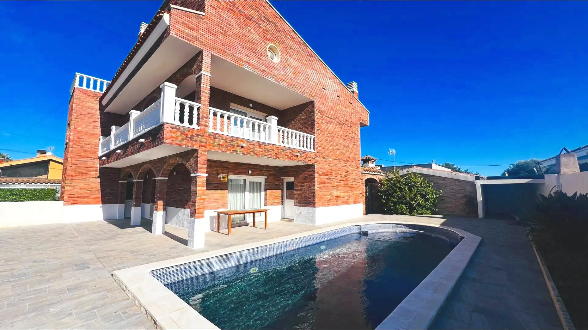 Exterior view of Houses for sale in Cambrils  with Air Conditioner, Private garden and Parquet flooring
