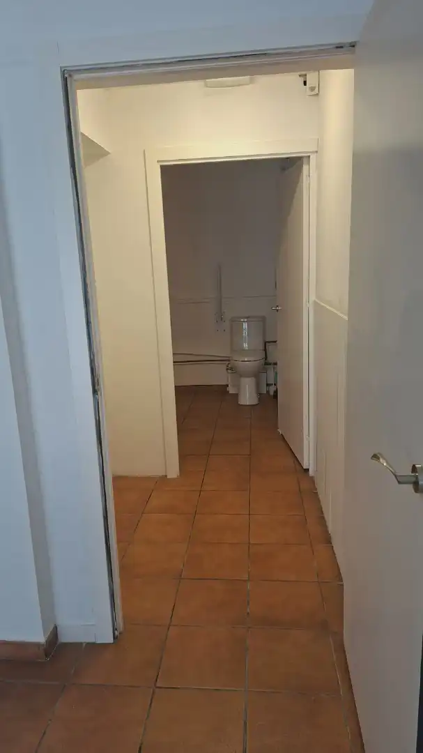 Baño de Local de alquiler en Castelldefels con Aire acondicionado