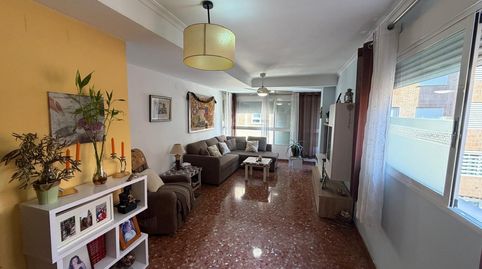 BONITA VIVIENDA DE 3 DORMITORIOS Y DOS BAÑOS EN ZONA AUSIAS MARCH