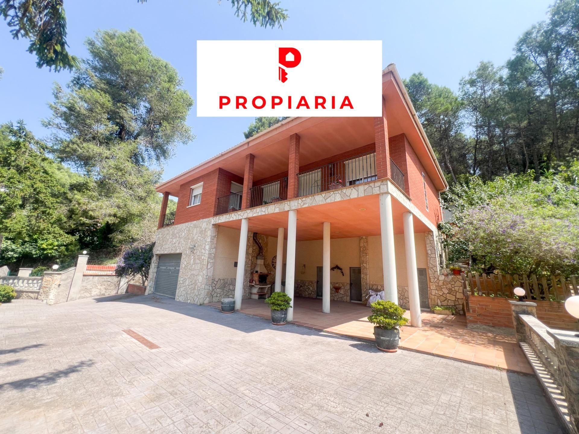 Vista exterior de Casa o xalet en venda en Vallirana amb Aire condicionat, Calefacció i Jardí privat