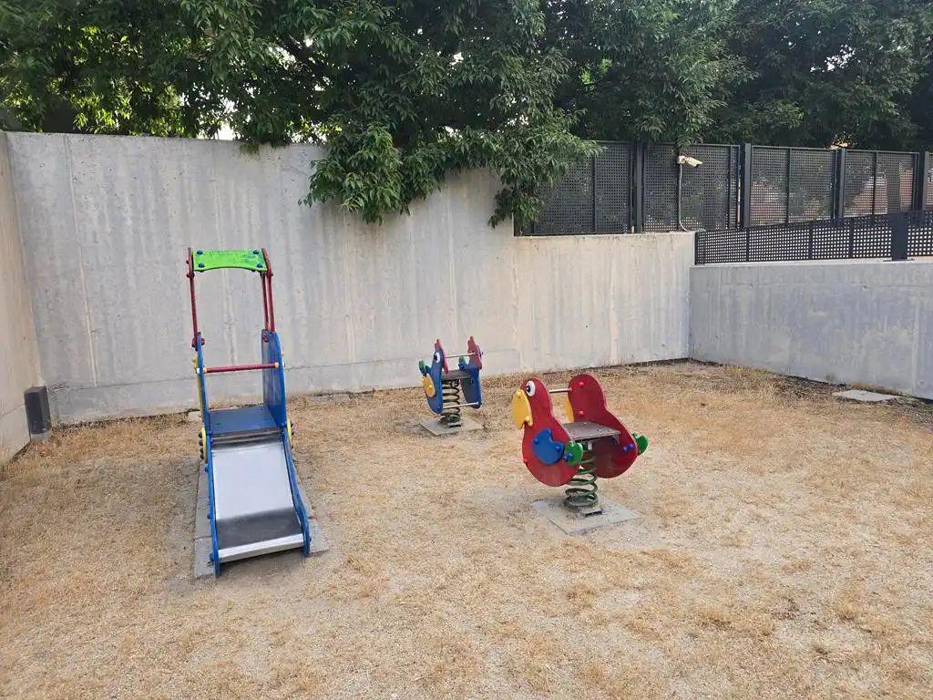Parkplatz von Wohnung zur Miete in Valdemoro mit Heizung, Parkett und Ofen