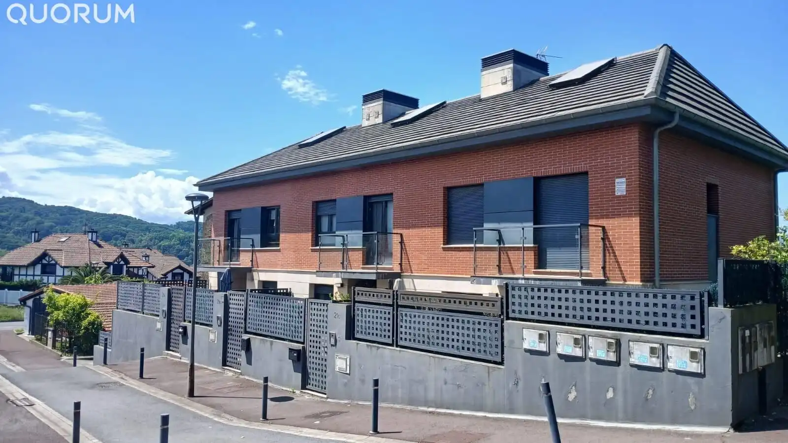 Vista exterior de Casa adosada en venta en Galdakao con Calefacción, Jardín privado y Terraza