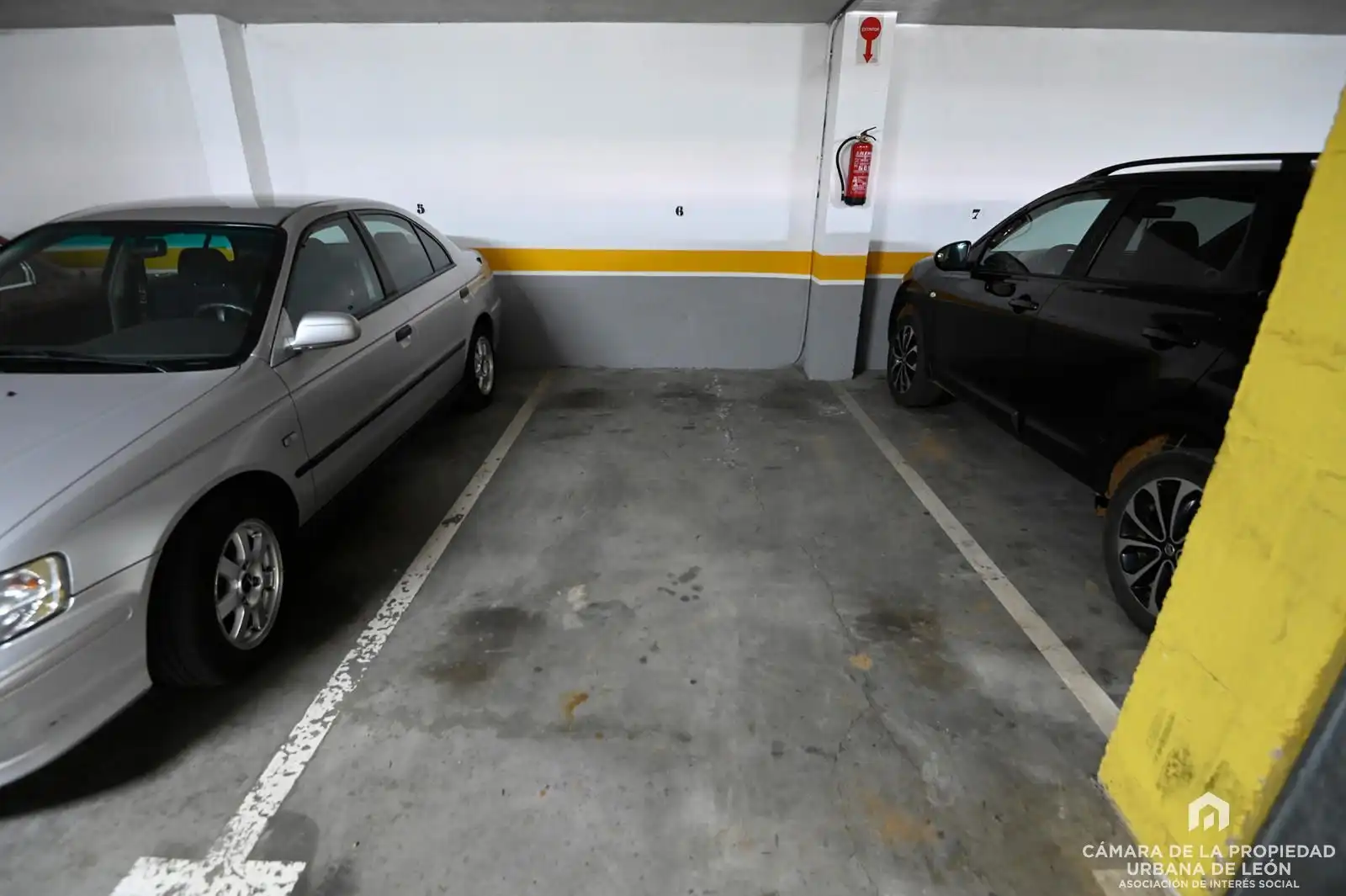 Parking de Piso en venta en León Capital  con Calefacción, Terraza y Trastero
