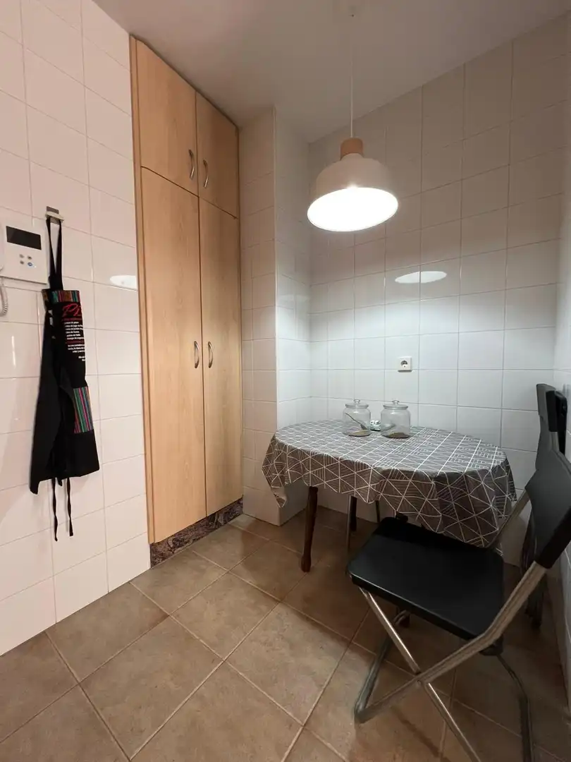 Cuina de Pis de lloguer en Murcia amb Aire condicionat, Jardí privat i Traster