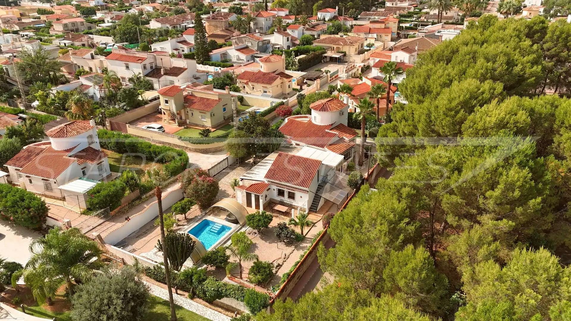 Vista exterior de Casa o xalet en venda en Els Poblets amb Aire condicionat, Jardí privat i Piscina