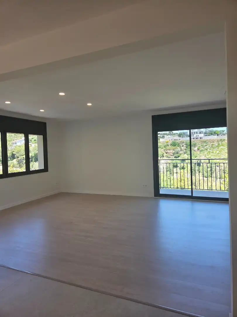 Sala de estar de Casa o chalet en venta en Torrelles de Llobregat con Aire acondicionado, Calefacción y Jardín privado