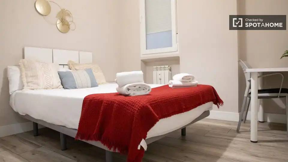 Bedroom of Flat for rent in Madrid  with Air Conditioner, Heating and Furnished