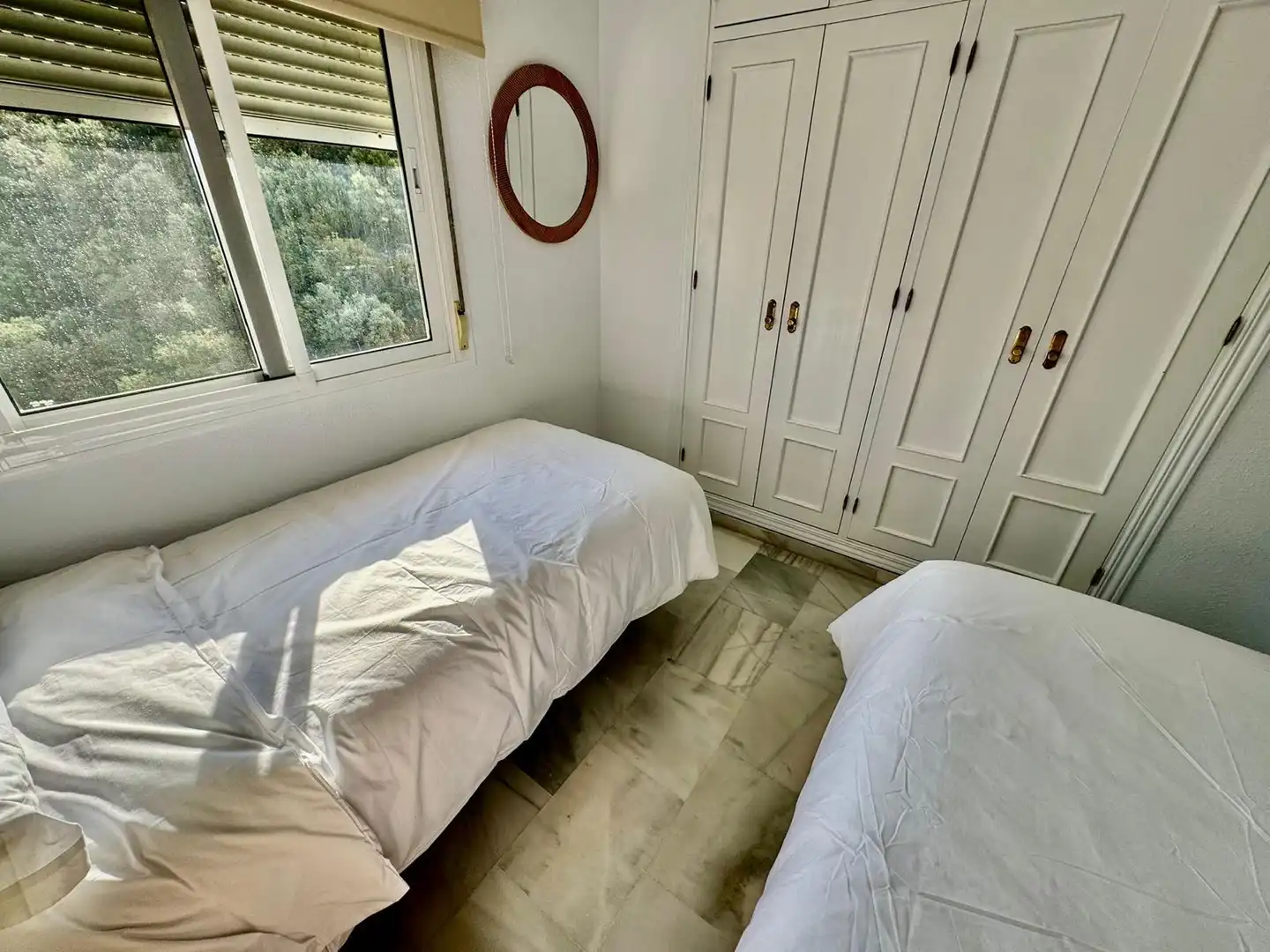 Habitación de Piso en venta en Fuengirola con Aire acondicionado, Terraza y Piscina comunitaria