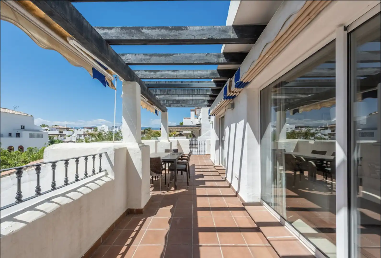 Terrasse von Maisonette zum Verkauf in Marbella mit Terrasse, Möbliert und Gemeinschaftspool