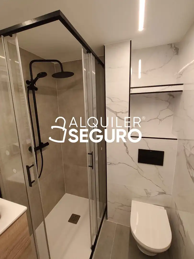 Baño de Piso de alquiler en Fuencarral - El Pardo