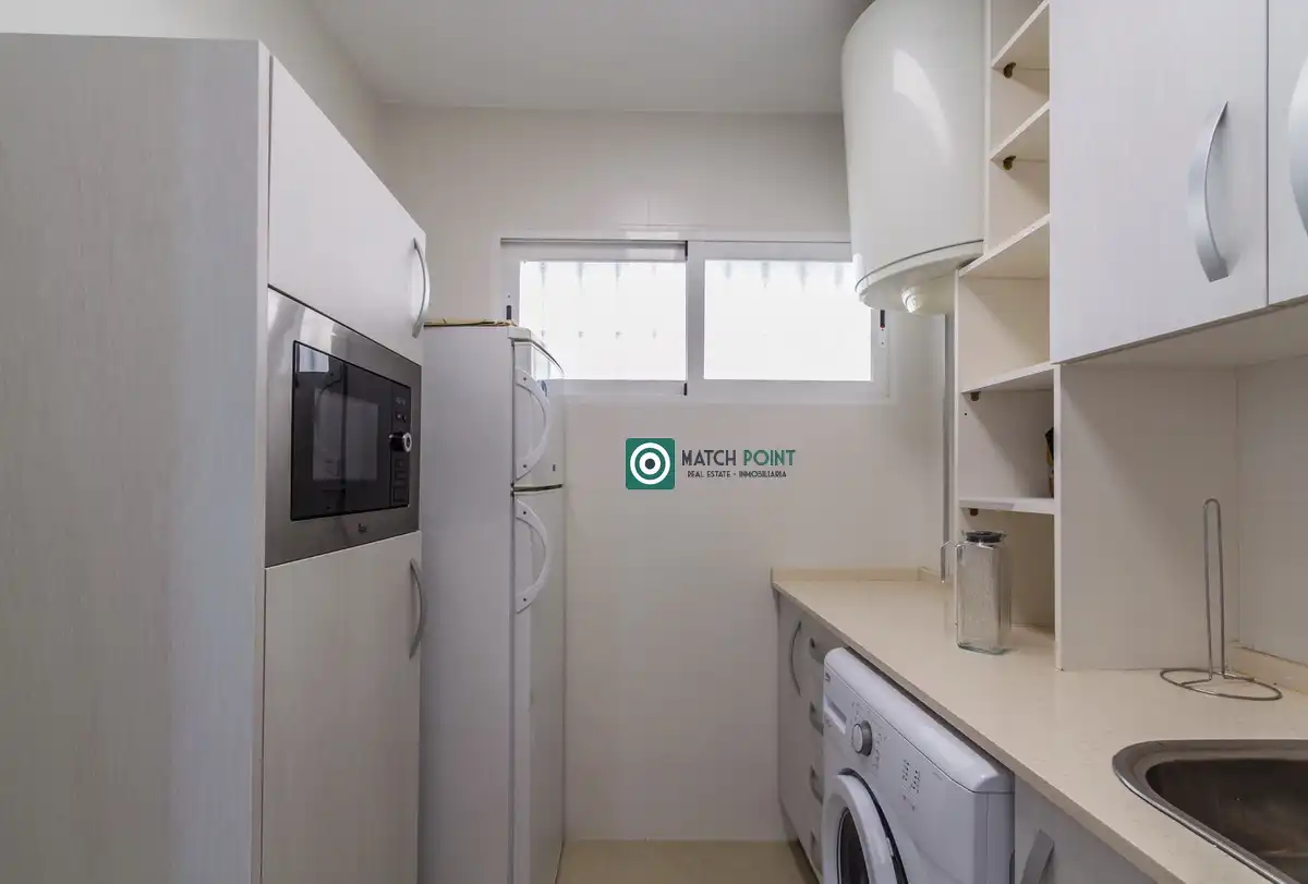 Cuina de Apartament de lloguer en Almuñécar amb Moblat