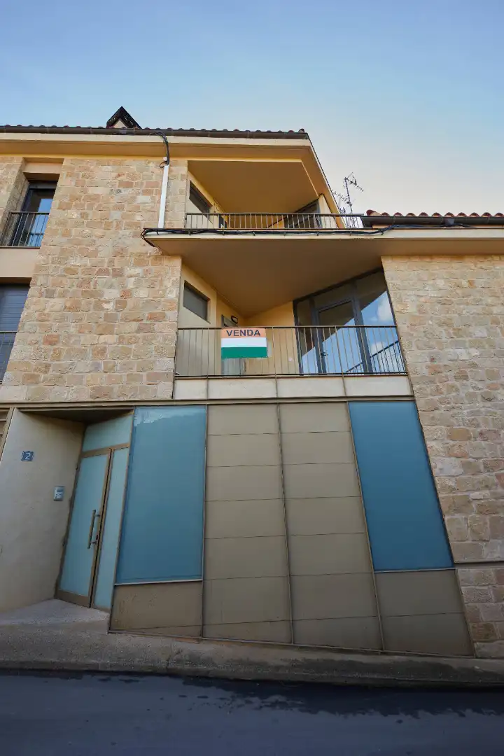 Vista exterior de Piso en venta en La Pobla de Cérvoles con Calefacción, Parquet y Balcón