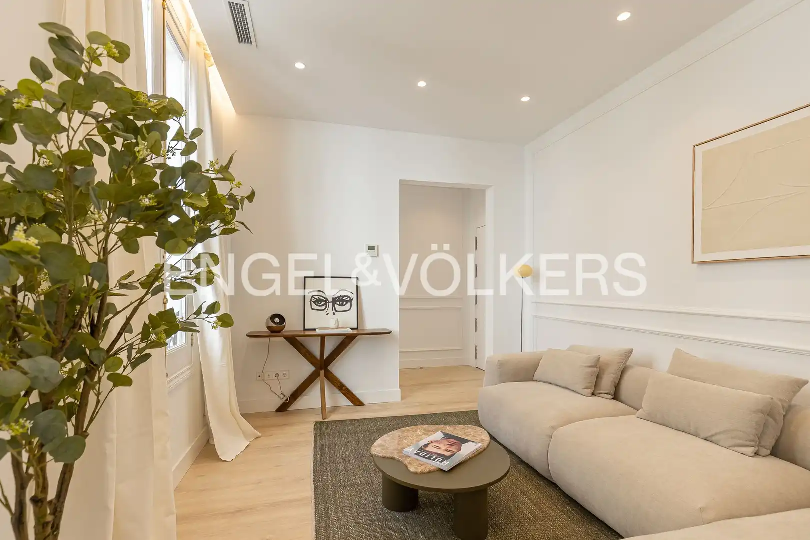 Living room of Flat for sale in Madrid  with Air Conditioner, Heating and Furnished