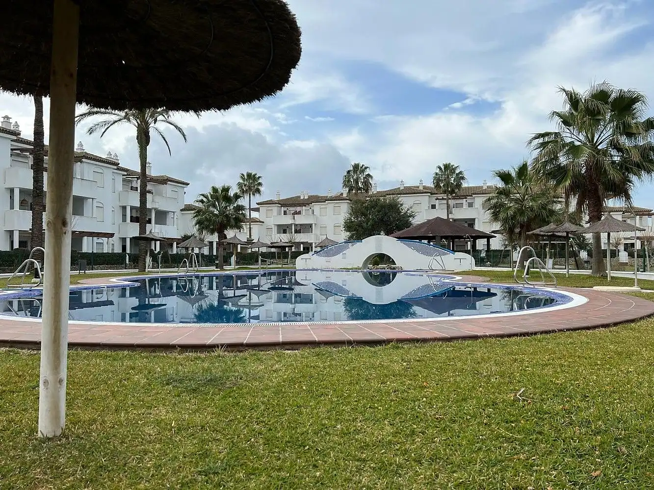 Piscina de Apartamento en venta en Chiclana de la Frontera con Jardín privado, Terraza y Alarma