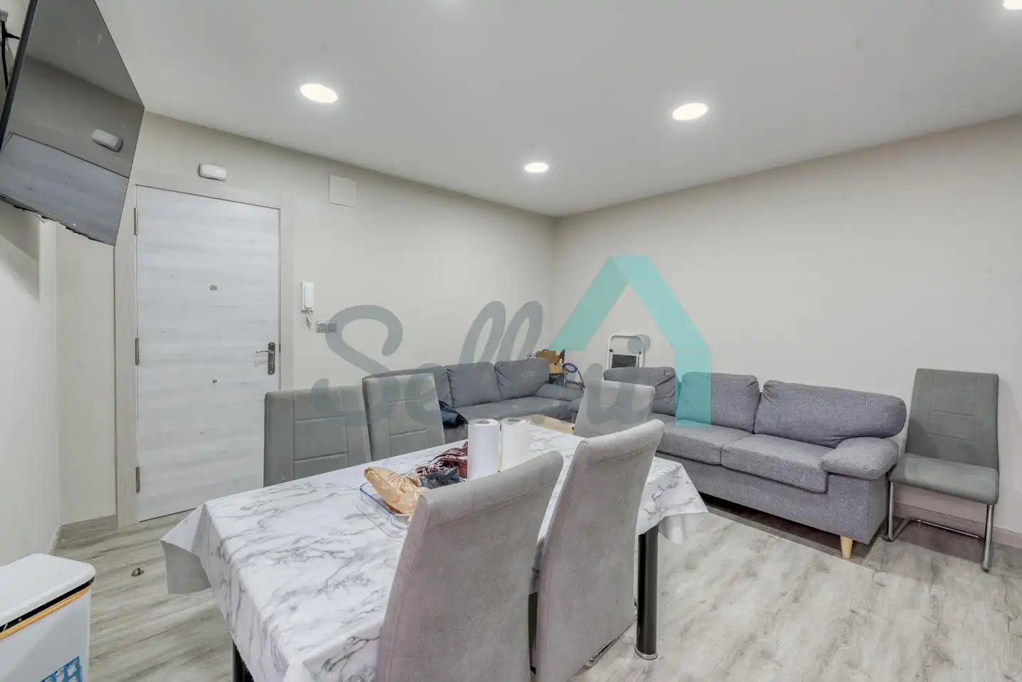 Sala d'estar de Pis per a compartir en Oviedo  amb Calefacció, Parquet i Moblat