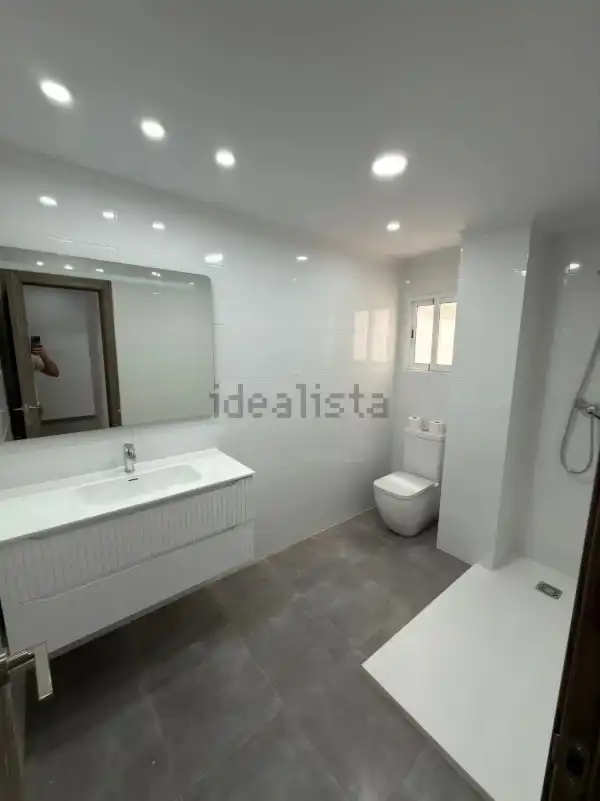 Badezimmer von Wohnung zur Miete in Alaquàs mit Terrasse, Ofen und Waschmaschine