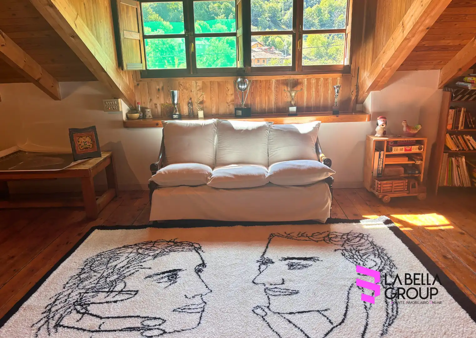 Sala d'estar de Finca rústica en venda en Pesaguero amb Calefacció, Jardí privat i Parquet