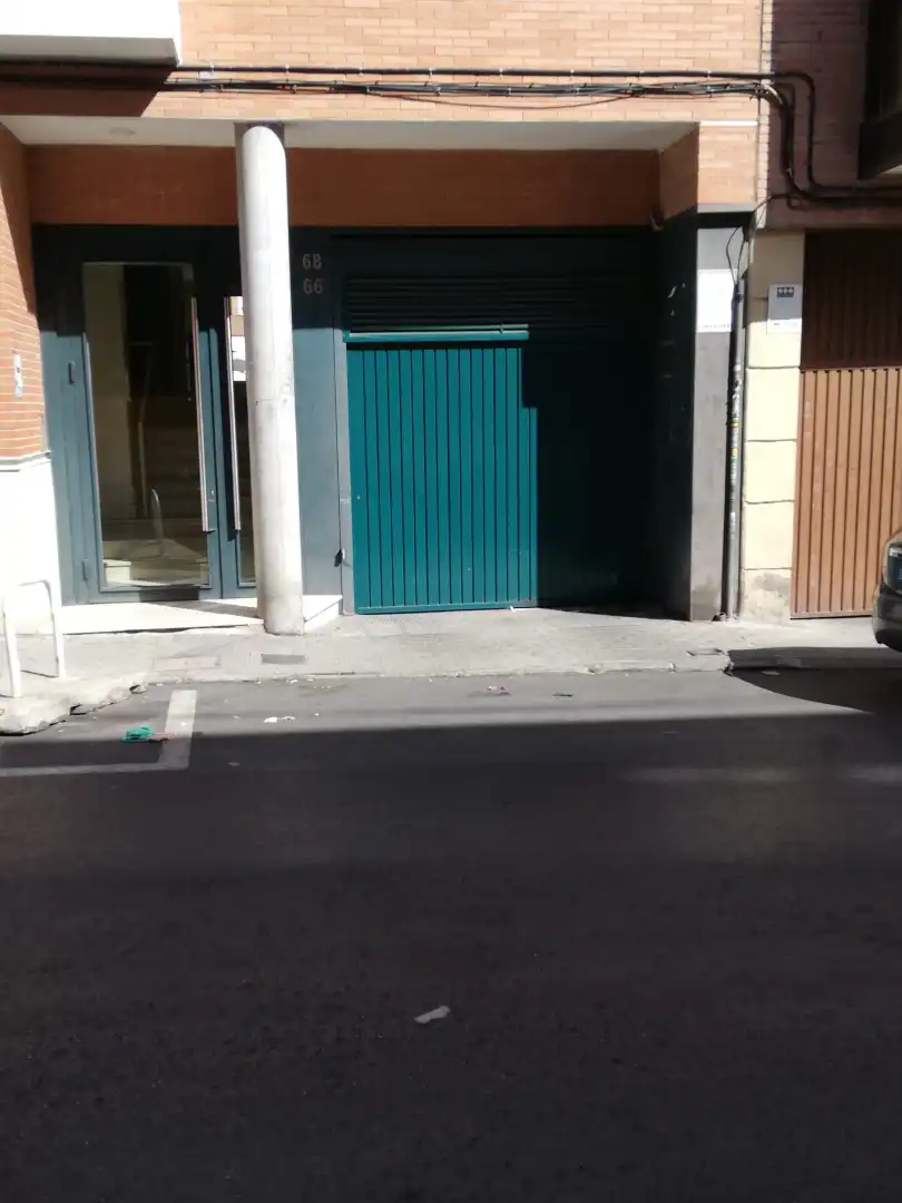 Außenansicht von Garage zum Verkauf in Madrid
