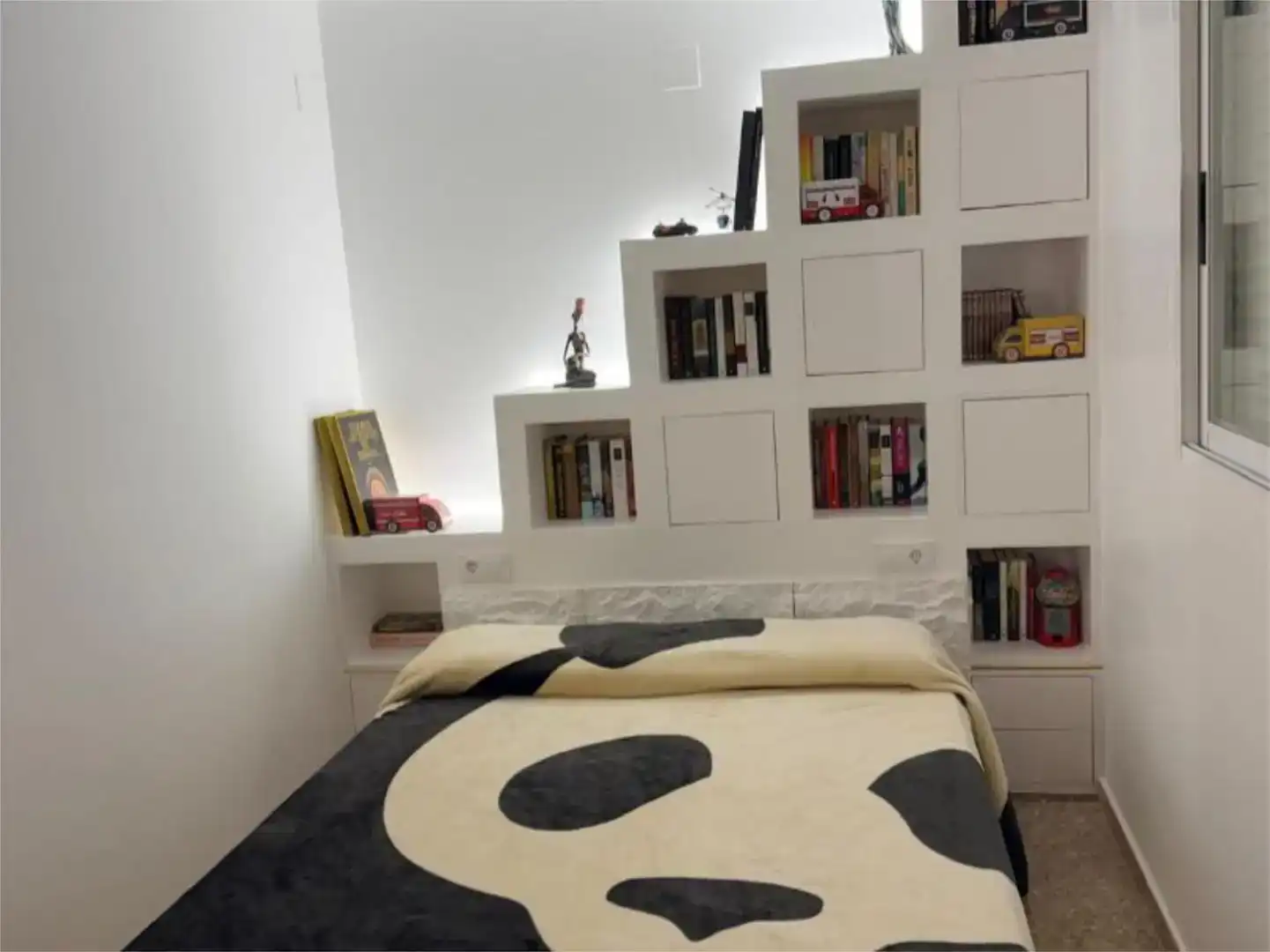 Habitación de Piso de alquiler en Emperador con Aire acondicionado, Amueblado y Balcón