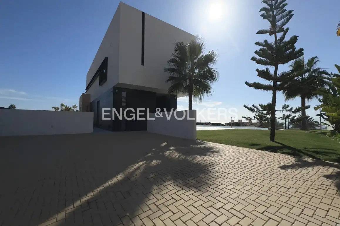 Casa con piscina in vendita a Golf Bahía, imagen 4