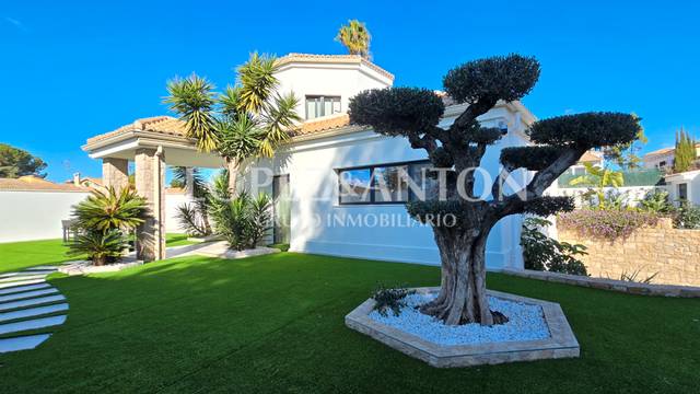 Casa-chalet en Venta en El Paraíso - Los Almendros