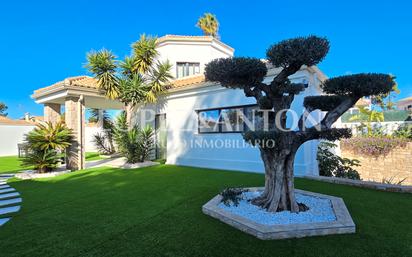 Vista exterior de Casa o xalet en venda en L'Eliana amb Aire condicionat, Calefacció i Jardí privat