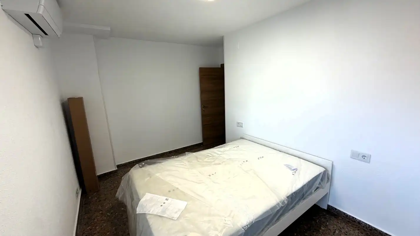 Bedroom of Flat for rent in Valencia  with Air Conditioner, Terrace and Furnished