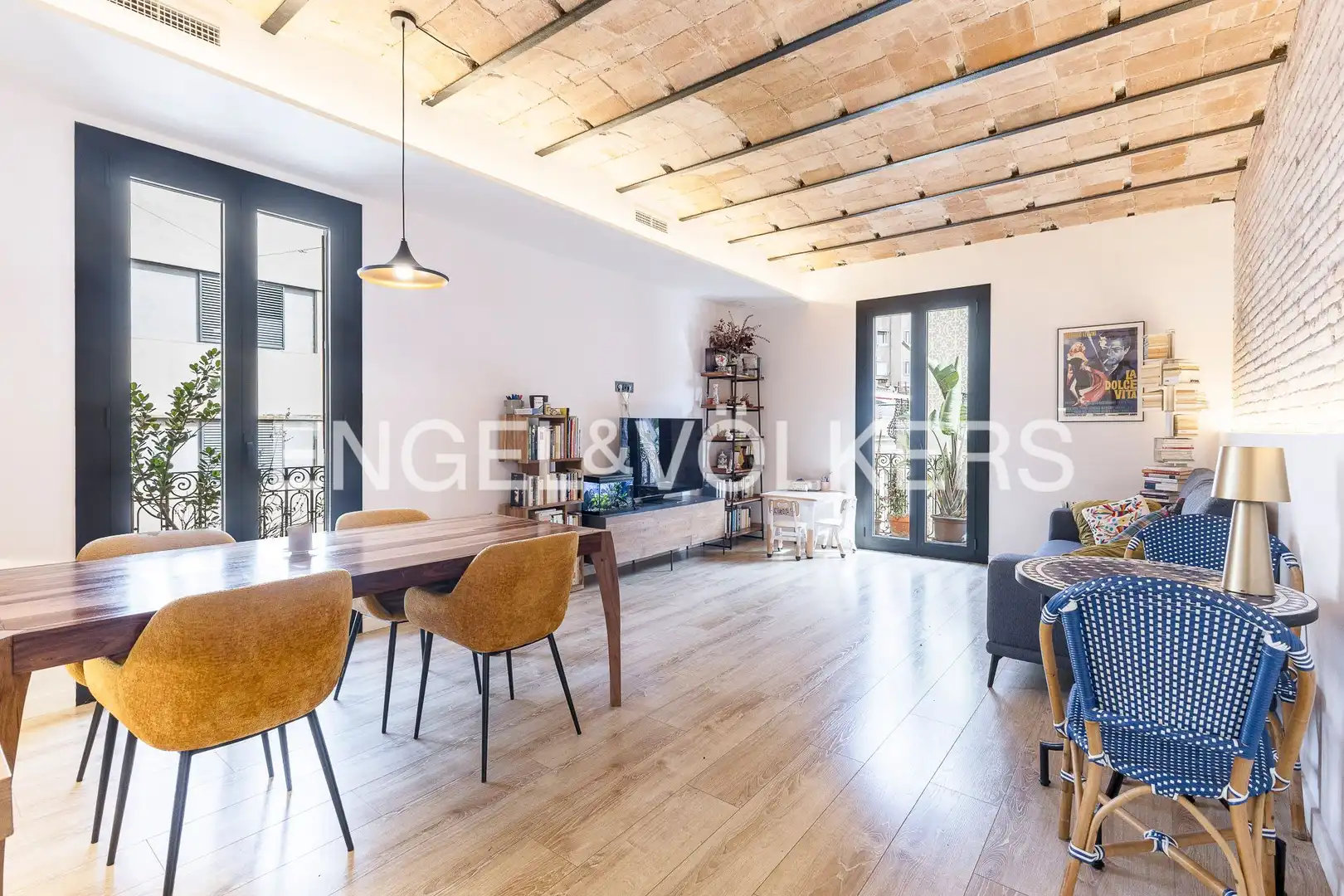 Exterior view of Flat for sale in Barcelona  with Air Conditioner, Heating and Balcony