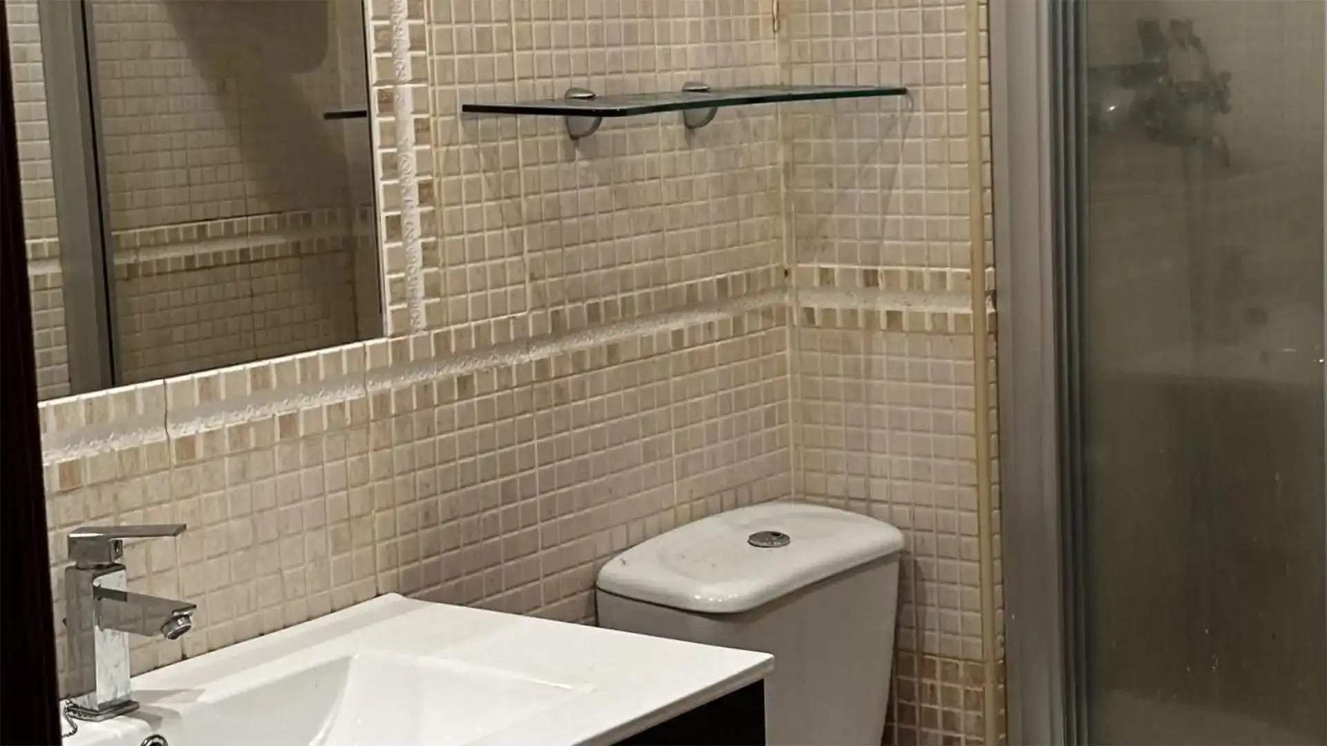 Bathroom of Flat for rent in Vigo   with Storage room and Furnished