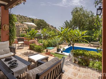 Casa con balcón en venta en Calle Leoni Benabú 17