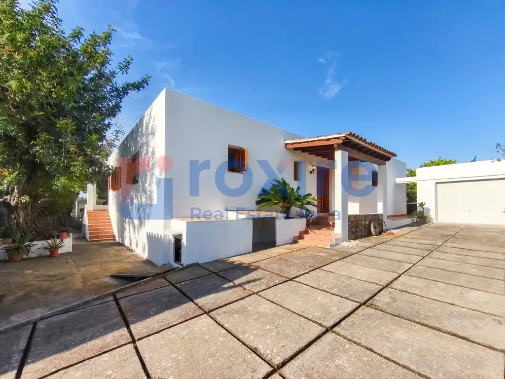 Vista exterior de Casa o chalet de alquiler en Sant Antoni de Portmany con Jardín privado, Terraza y Piscina