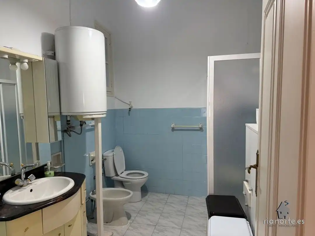 Badezimmer von Wohnung zum Verkauf in Ribadesella mit Heizung