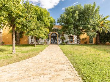 Casa con balcón en venta en Calle Manuel Osuna