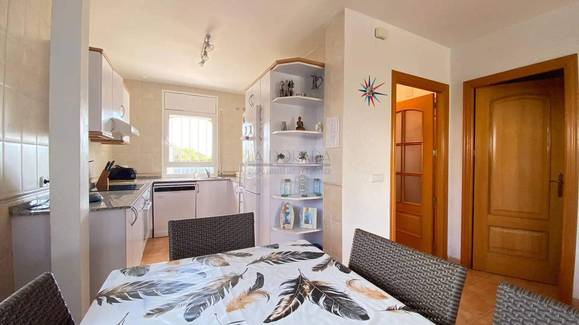 Casa aparellada amb terrassa en venda a Carrer de Xile, imagen 32