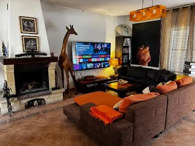 Wohnzimmer von Country house zum Verkauf in Aledo mit Klimaanlage, Privatgarten und Schwimmbad