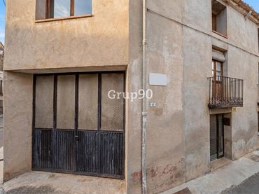 Casa rústica con balcón en venta en Jesús - Els Reguers