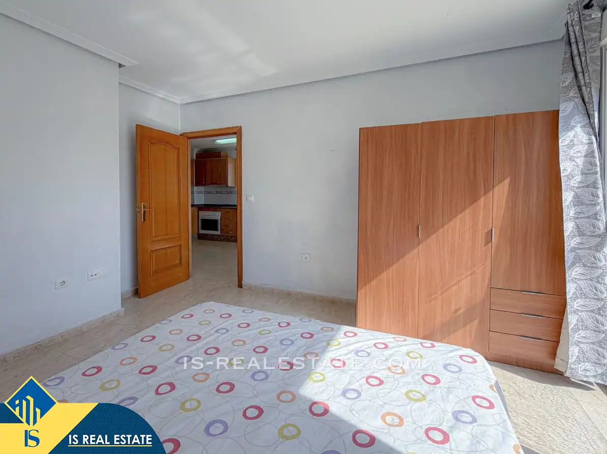 Dormitori de Apartament en venda en Torrevieja amb Calefacció, Moblat i Forn