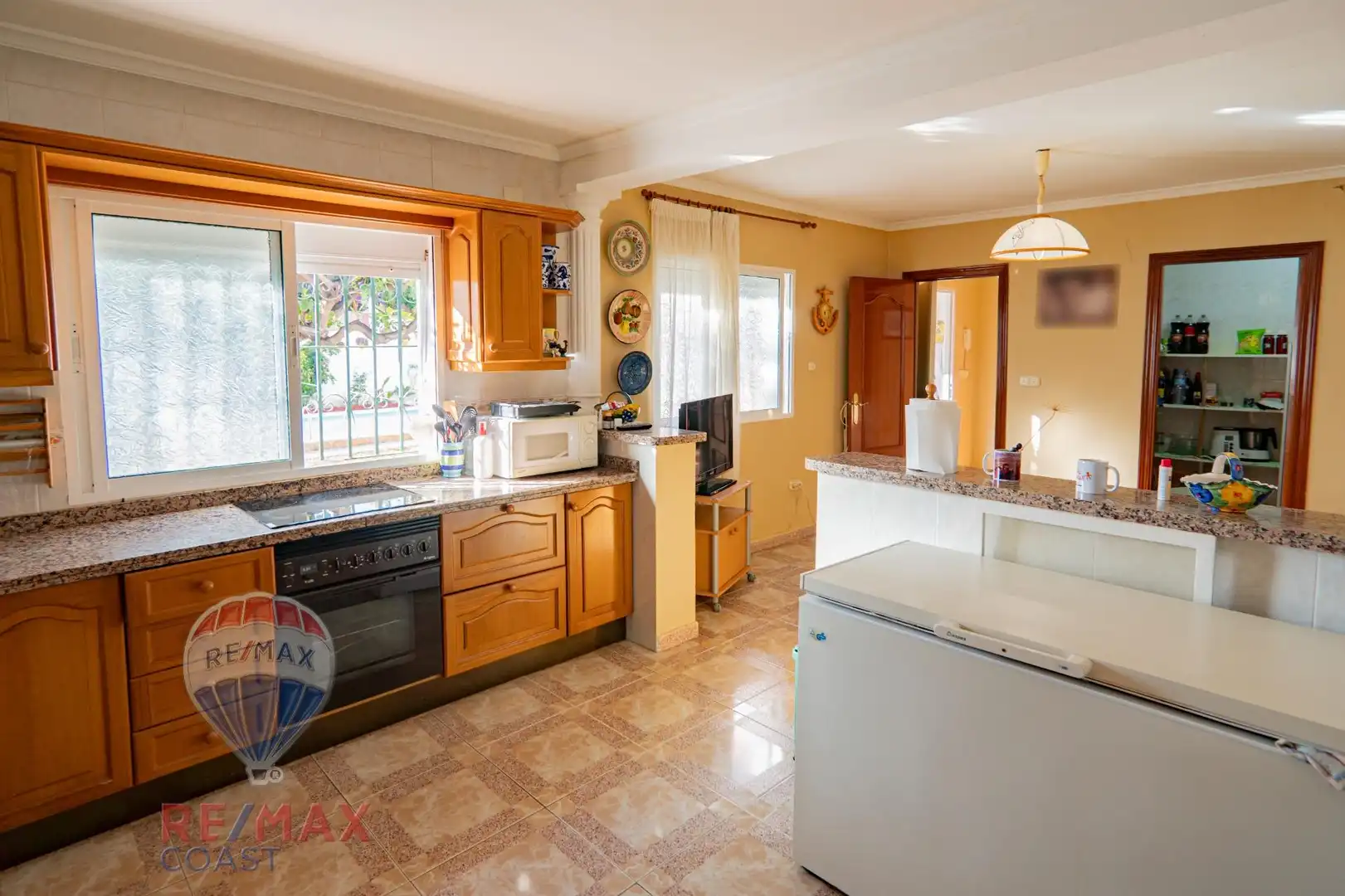 Cocina de Casa o chalet en venta en Rincón de la Victoria con Jardín privado, Terraza y Piscina