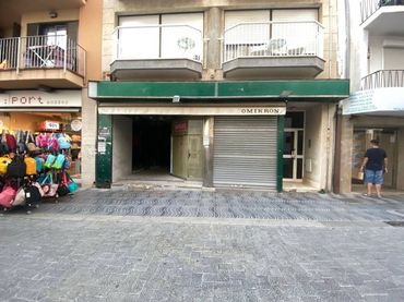 Locale commerciale in vendita a Calle de Mossèn Joan Batalla