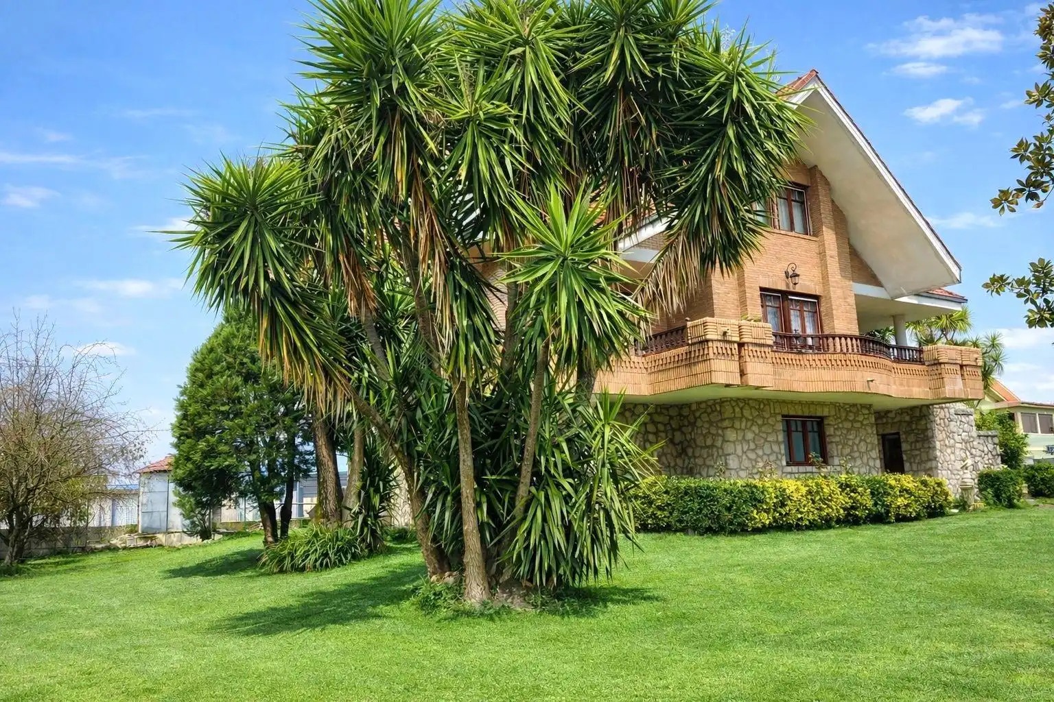 Vista exterior de Casa o chalet en venta en Torrelavega  con Calefacción, Jardín privado y Terraza