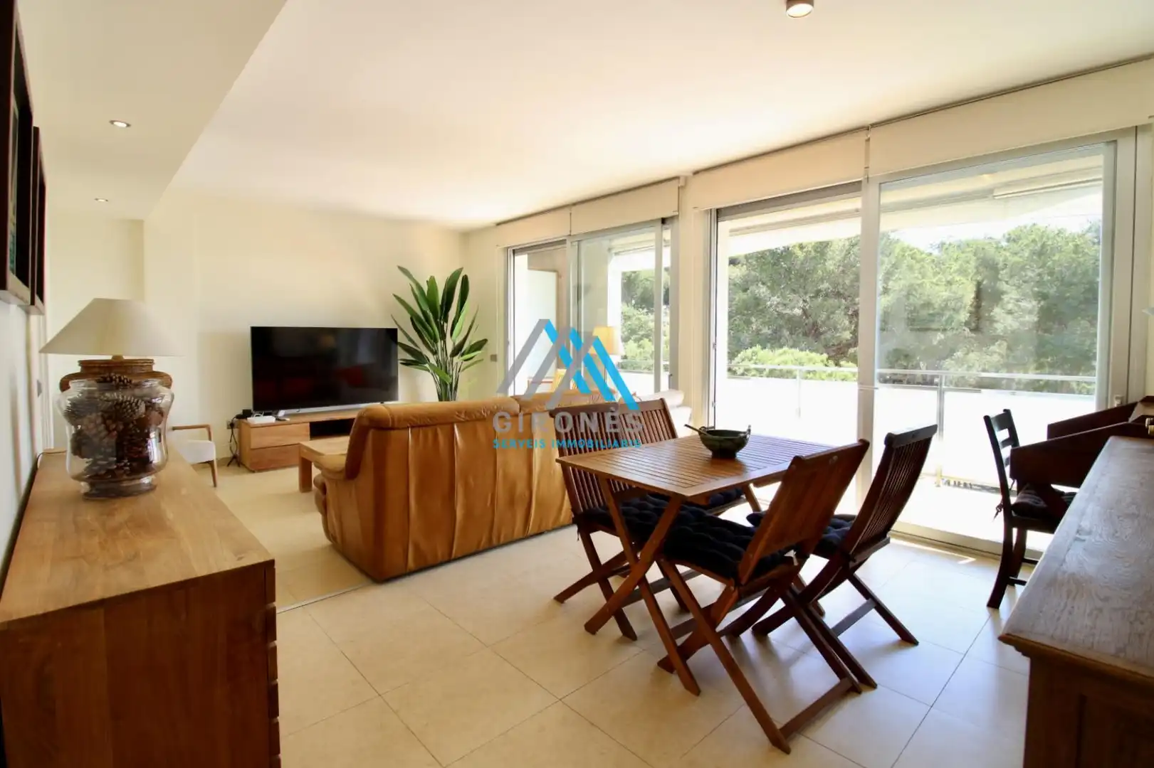 Sala de estar de Piso de alquiler en Castell d'Aro, Platja d'Aro i s'Agaró con Aire acondicionado, Calefacción y Terraza