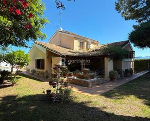 Jardí de Casa o xalet en venda en Tomares amb Aire condicionat, Calefacció i Jardí privat