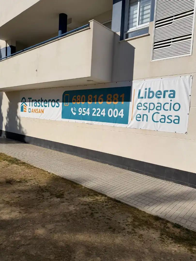Vista exterior de Traster de lloguer en La Rinconada amb Alarma