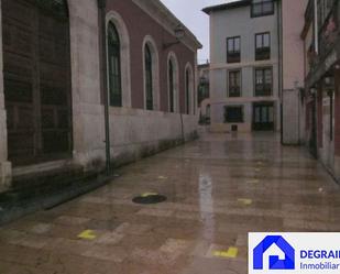 Vista exterior de Local en venda en Oviedo 