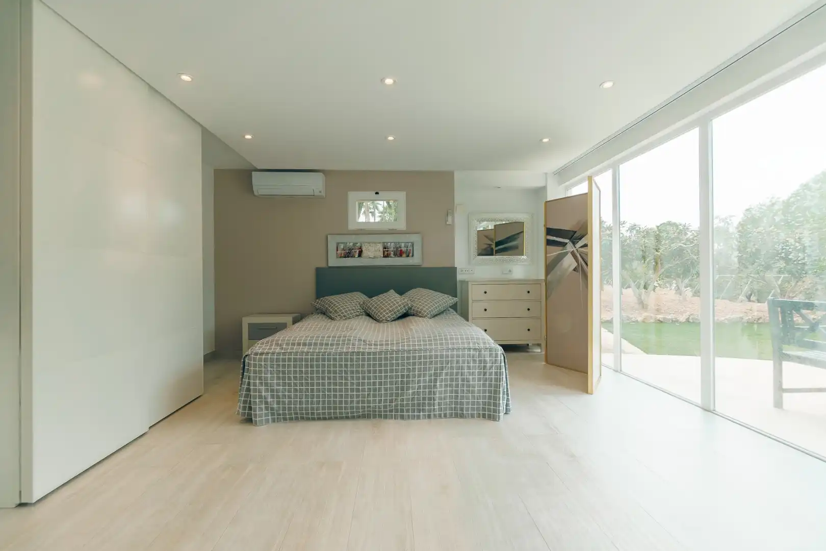 Habitación de Casa o chalet en venta en L'Alfàs del Pi con Terraza y Piscina