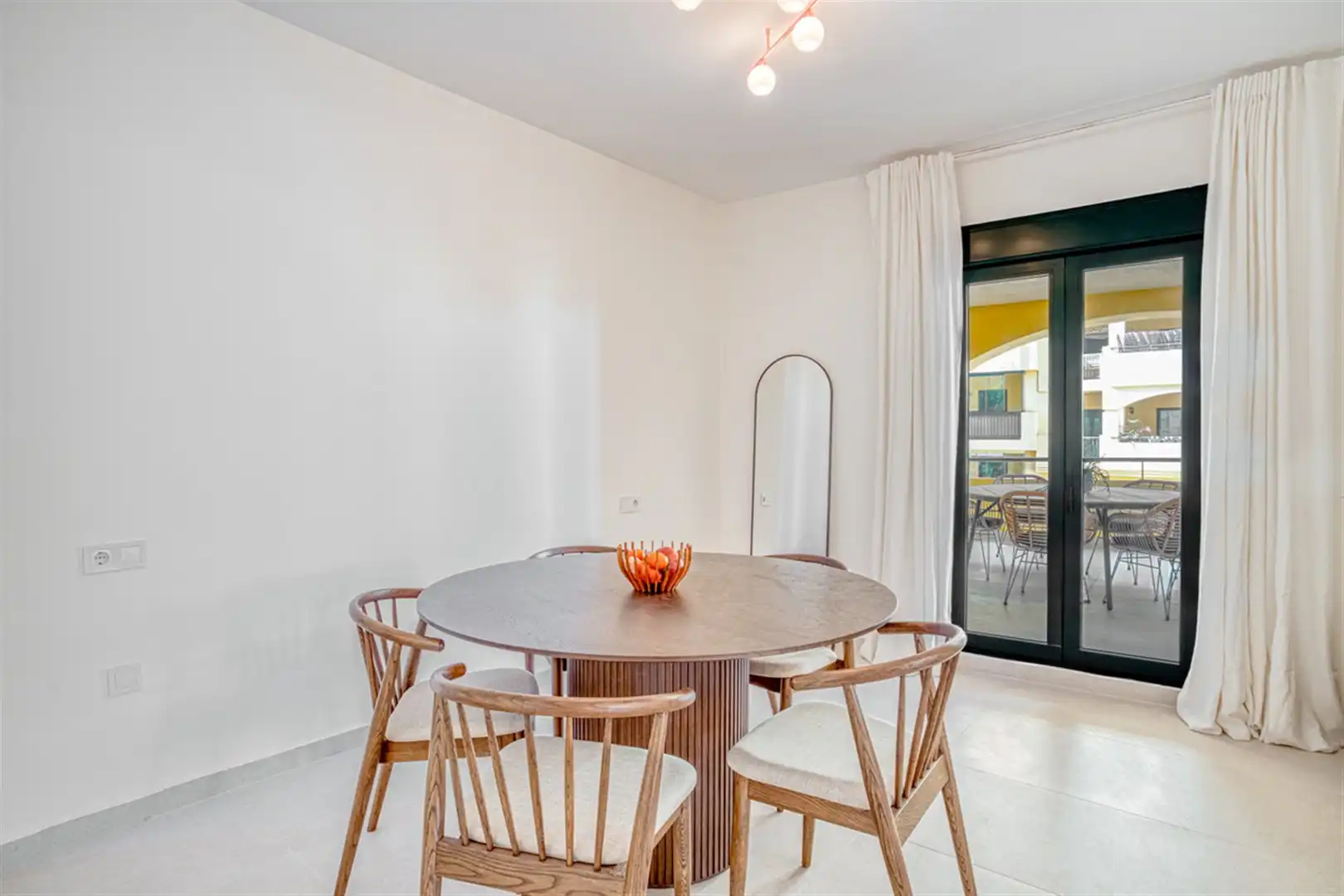 Menjador de Apartament en venda en Marbella amb Aire condicionat i Terrassa