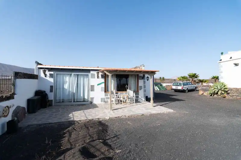 Vista exterior de Casa o chalet en venta en Tías con Jardín privado, Trastero y Amueblado