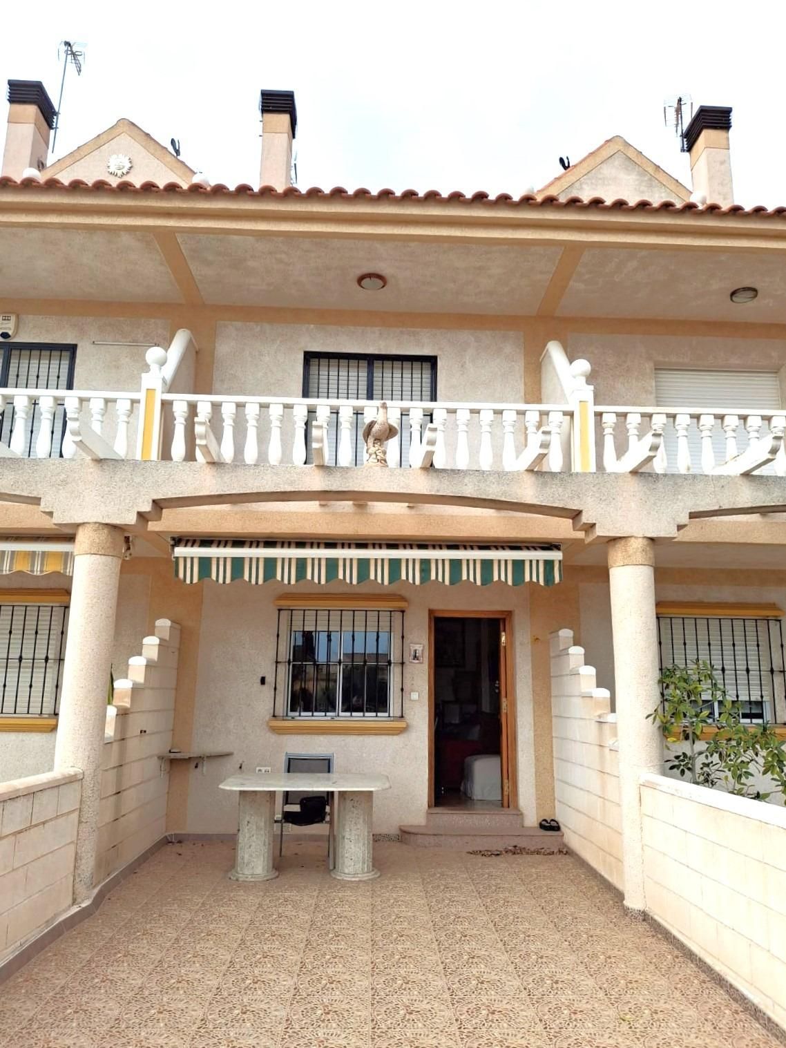 Vista exterior de Casa adosada en venda en Pilar de la Horadada amb Terrassa, Traster i Balcó